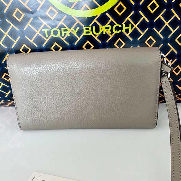 🔲NEW🔲🎊Tory Burch Britten wallet/wristlet/clutch/full size wallet/leather - Picture 3 of 10